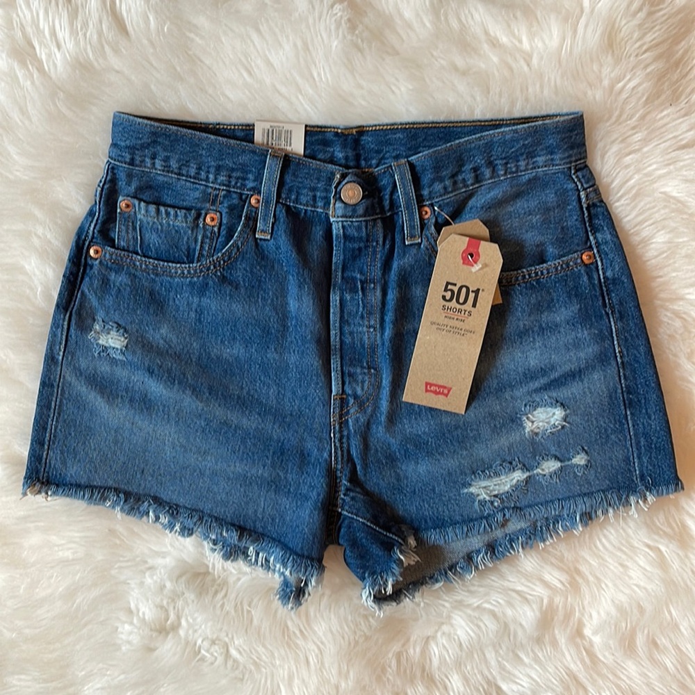NWT Size 28 Levi’s 501 High Rise Denim Shorts!